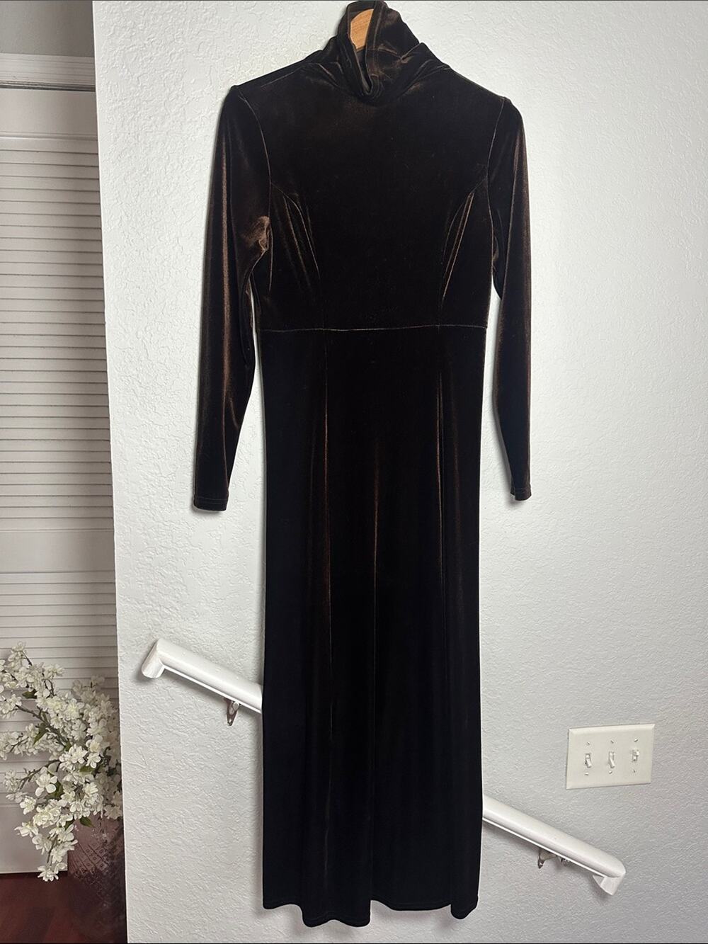 Vintage Moda Brown Velvet Long Sleeve Maxi Dress Chic 70s Mod Classic Goth Fall